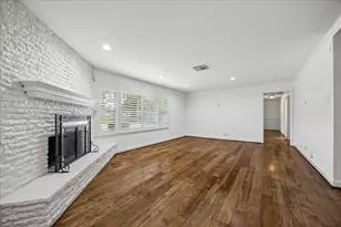 8443 Westview Dr, Houston, TX 77055 - Photo 9