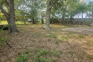 7102 Avenue E, Beasley, TX 77417 - Photo 13