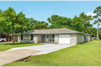 223 Avenue H, Brazoria, TX 77422 - Photo 1