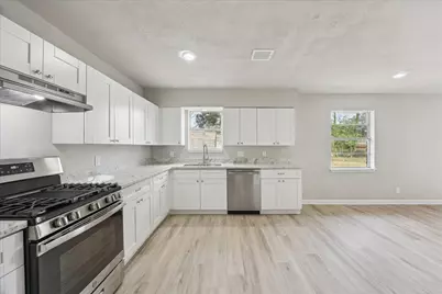 5922 Fontenelle Drive, Houston, TX 77035 - Photo 7
