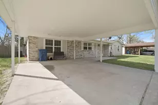 209 Red Oak St, Livingston, TX 77351 - Photo 31