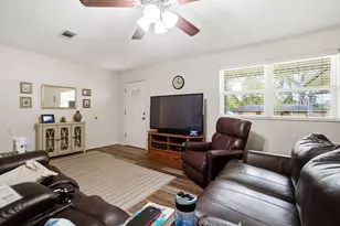 209 Red Oak St, Livingston, TX 77351 - Photo 7