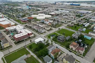 2815 Ball St, Galveston, TX 77550 - Photo 49