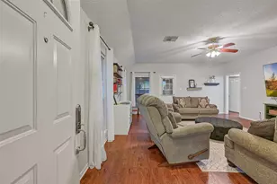 211 Live Oak Ln, Friendswood, TX 77546 - Photo 3
