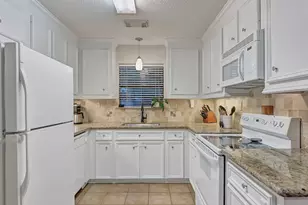 211 Live Oak Ln, Friendswood, TX 77546 - Photo 9