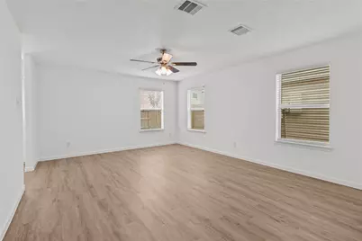 878 Sun Prairie Drive, Houston, TX 77090 - Photo 3