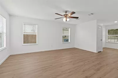 878 Sun Prairie Drive, Houston, TX 77090 - Photo 9