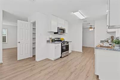 878 Sun Prairie Drive, Houston, TX 77090 - Photo 7