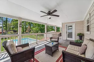 300 Brook Hollow Dr, Conroe, TX 77385 - Photo 9