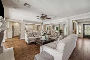 300 Brook Hollow Dr, Conroe, TX 77385 - Photo 17