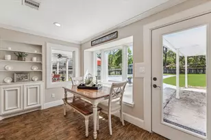 300 Brook Hollow Dr, Conroe, TX 77385 - Photo 15