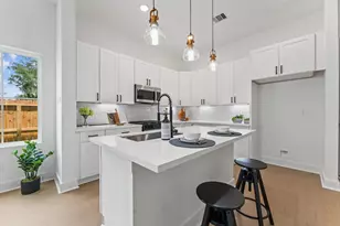 8302 Springwood Cyn Ln, Houston, TX 77055 - Photo 11