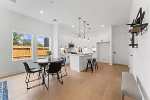 8302 Springwood Cyn Ln, Houston, TX 77055 - Photo 7