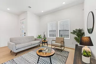 8302 Springwood Cyn Ln, Houston, TX 77055 - Photo 9