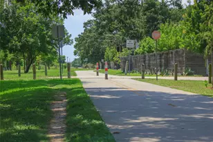 8302 Springwood Cyn Ln, Houston, TX 77055 - Photo 43