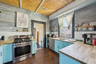 815 Winnie St, Galveston, TX 77550 - Photo 9