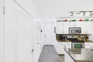 300 St Joseph Pkwy, Houston, TX 77002 - Photo 5