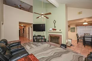 1013 Chesterwood Dr, Pearland, TX 77581 - Photo 9