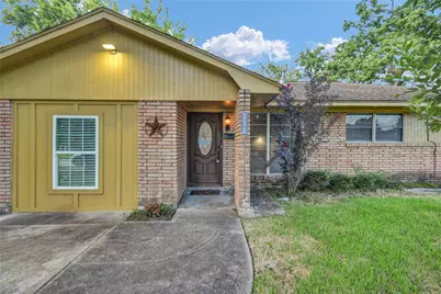 111 Mimosa Street, Lake Jackson, TX 77566 - Photo 3