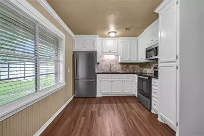 111 Mimosa Street, Lake Jackson, TX 77566 - Photo 17