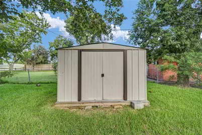 111 Mimosa Street, Lake Jackson, TX 77566 - Photo 5