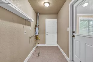 111 Mimosa St, Lake Jackson, TX 77566 - Photo 9