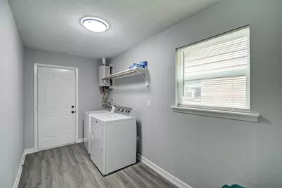 8706 Glen Valley Drive, Houston, TX 77061 - Photo 31