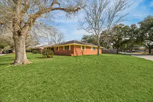 2101 Belvedere Dr, Baytown, TX 77520 - Photo 7