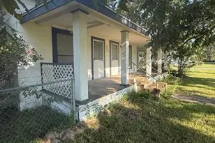 730 W Lee St, Sour Lake, TX 77659 - Photo 3