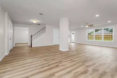 5306 Green Springs Drive, Houston, TX 77066 - Photo 9