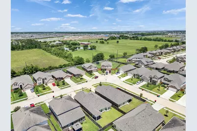 10809 Mendel Terrace Drive, Rosharon, TX 77583 - Photo 7