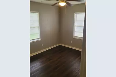 5018 Willow Glen Drive, Houston, TX 77033 - Photo 13