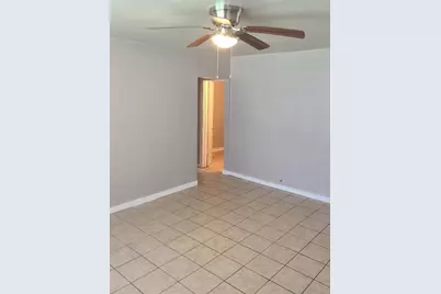 5018 Willow Glen Drive, Houston, TX 77033 - Photo 3