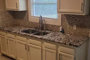 5018 Willow Glen Dr, Houston, TX 77033 - Photo 5
