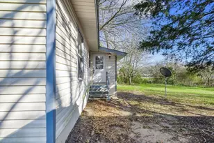 472 E Main St, Zavalla, TX 75980 - Photo 11