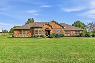 135 Apache, Franklin, TX 77856 - Photo 1
