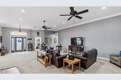 135 Apache, Franklin, TX 77856 - Photo 9