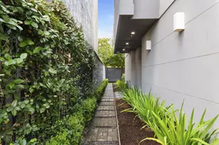 205 Portland St, Houston, TX 77006 - Photo 5