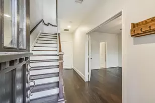 1049 W 22nd St, Houston, TX 77008 - Photo 3