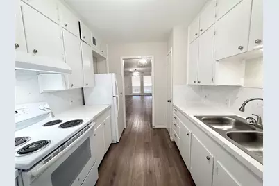 500 Willow Drive #B4, Lake Jackson, TX 77566 - Photo 5