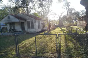 502 Camp St, Alleyton, TX 78935 - Photo 5