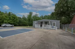 715 Grand Ave, Bacliff, TX 77518 - Photo 3