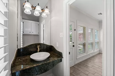 165 W Shadowpoint Circle, The Woodlands, TX 77381 - Photo 17