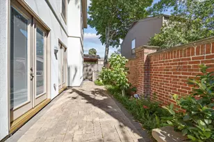 5747 Longmont Ln, Houston, TX 77057 - Photo 13