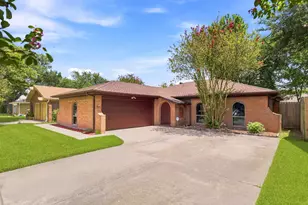 730 Seacliff Dr, Houston, TX 77062 - Photo 1