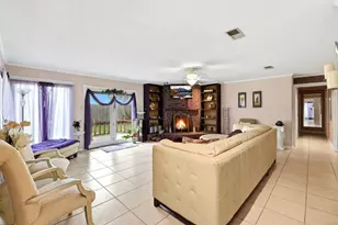730 Seacliff Dr, Houston, TX 77062 - Photo 17