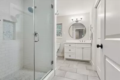 2106 Saxon Drive, Houston, TX 77018 - Photo 17