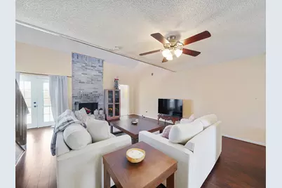 2239 Highland Hills Drive, Sugar Land, TX 77478 - Photo 3