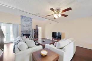 2239 Highland Hills Dr, Sugar Land, TX 77478 - Photo 3