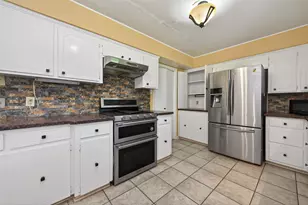 1701 Mistletoe Ln, Houston, TX 77339 - Photo 9
